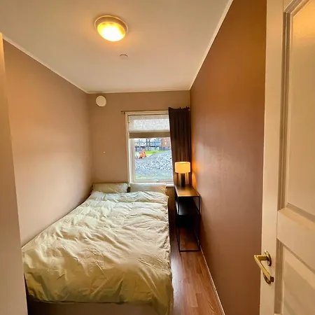 Cosy Room In Seaside Apartment Tromsø Extérieur photo