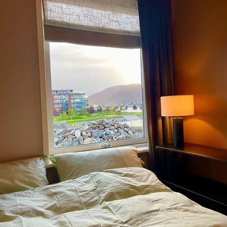 Cosy Room In Seaside Apartment Tromsø Extérieur photo